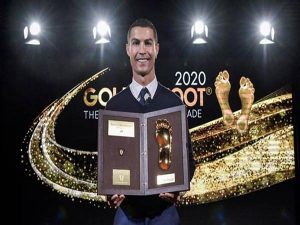 Bóng đá quốc tế 21/12: Ronaldo tự hào khoe giải “Bàn chân vàng”