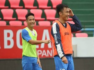 Bóng đá VN 2/4: Cầu thủ Than Quảng Ninh trở lại sân tập