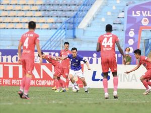 Bóng đá Việt Nam ngày 4/5: V-League 2021 kịch tính