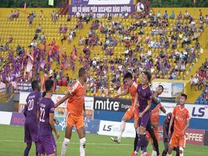 Bóng đá VN 19/7: Các CLB lao đao nếu V-League ngừng 6 tháng