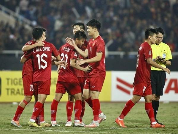 Bóng đá Việt Nam 4/1: ĐT Việt Nam ẵm thưởng lớn trước bán kết