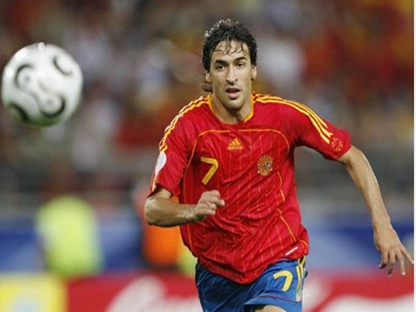Tiền đạo Tây Ban Nha - Raul Gonzalez