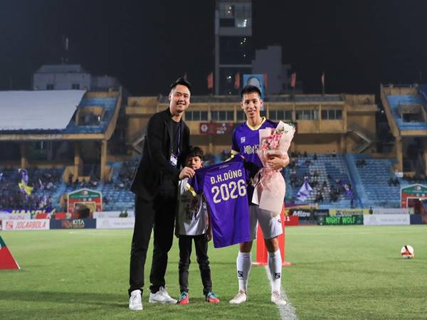 Bóng đá VN 11/12: Hà Nội FC khoe chữ ký mới