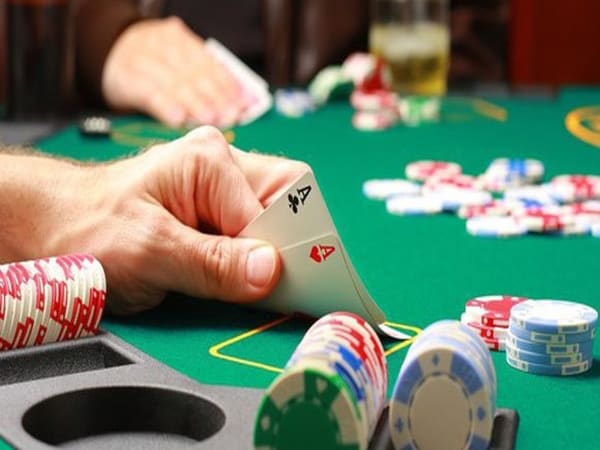 Những thông tin cần biết về chơi bài poker online