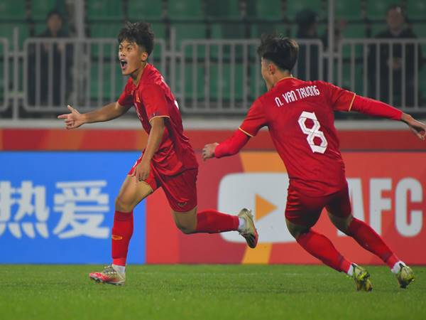 Tin bóng đá U23 Việt Nam 23/4: Quốc Việt đem tin mừng cho U23
