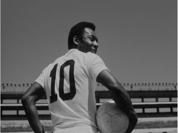 Tại sao huyền thoại Pele được gọi là Vua bóng đá?