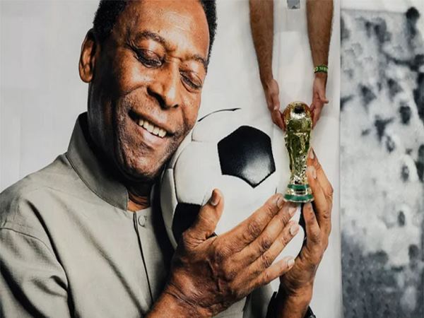 Huyền thoại bóng đá Pele