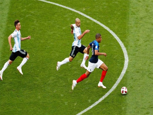 Vì sao Mbappé chạy nhanh đến vậy?