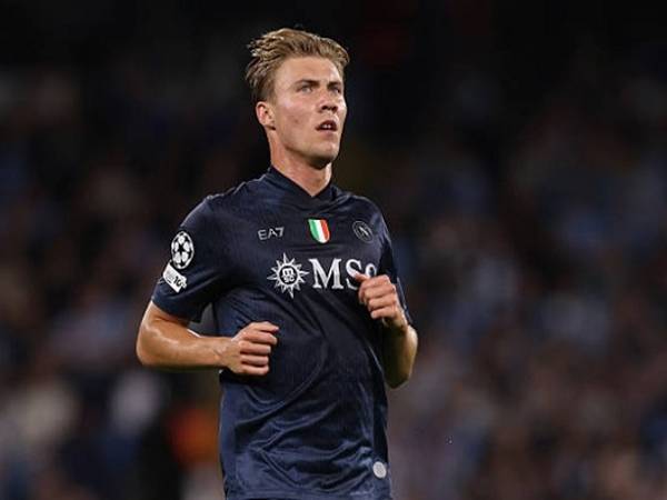 Tin cúp C1: Rasmus Hojlund được ví là bóng ma trên sân